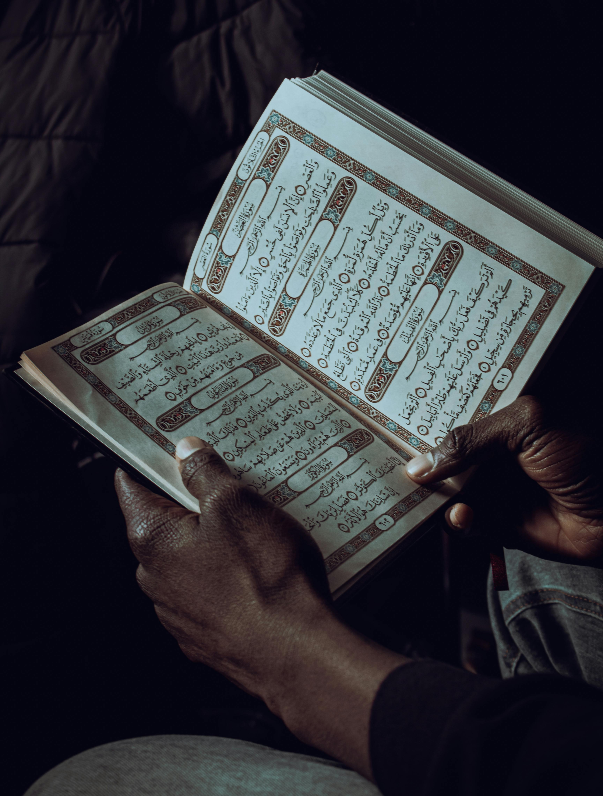 فوائد قراءة القرآن يوميًا وراحة القلب